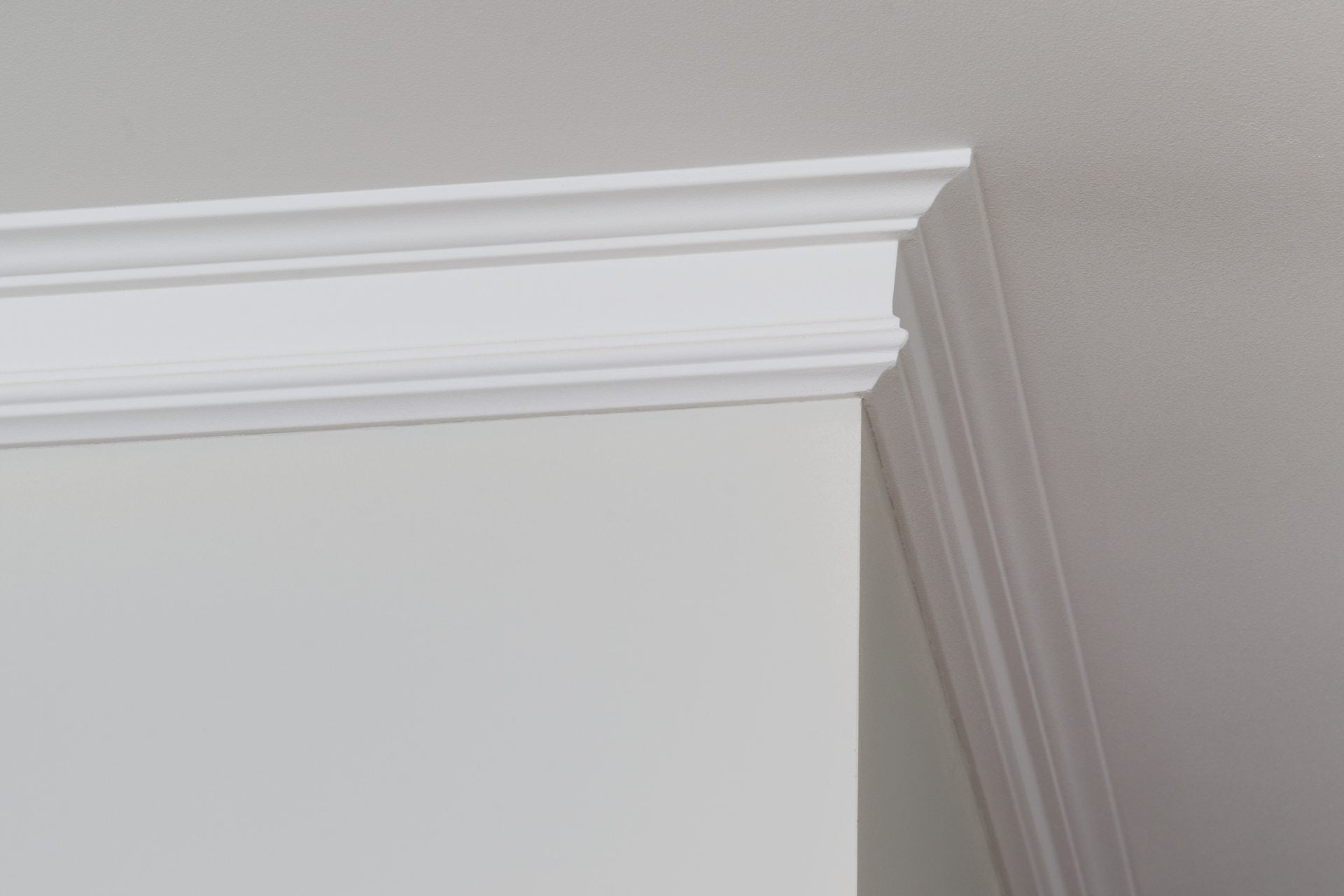 ceiling-moldings-in-the-interior-corner-2023-11-27-05-16-52-utc